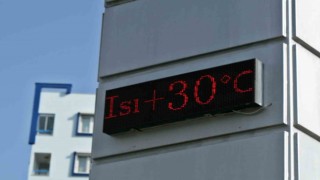Antalyada Kasım ayında termometreler 30 dereceyi gösterdi, deniz keyfi ara vermedi