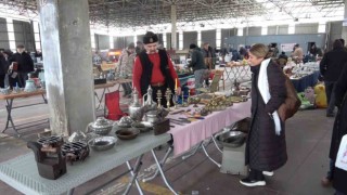 Antika pazarı vatandaşları geçmişe götürüyor