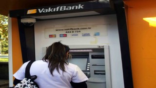 Arızalı Vakıfbank ATMsi vatandaşların tepkisine neden oluyor