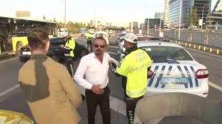Ataşehirde taksici basın mensuplarına saldırmaya çalıştı, aranması olduğu ortaya çıkınca gözaltına alındı