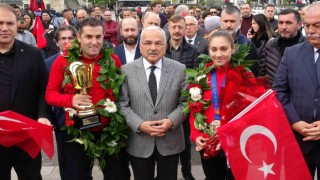 Avrupa şampiyonu Gamzeye görkemli karşılama