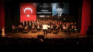 Aydınlılar Atatürkün sevdiği şarkıları hep birlikte söyledi