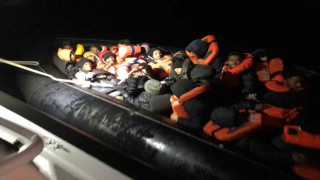 Ayvalıkta botları patlatılan 47 göçmen Sahil Güvenlik ekiplerince kurtarıldı