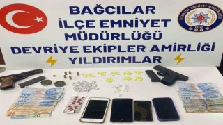 Bağcılarda uyuşturucu denetiminde araçtan 13,44 gram taş kokain çıktı