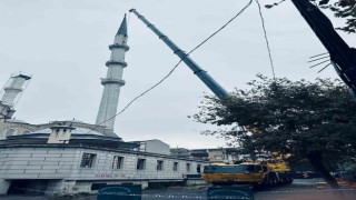 Bahçelievlerde bulunan bir caminin minareleri tedbir amaçlı kısaltılıyor