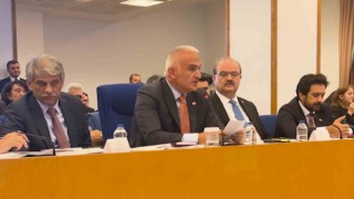 Bakan Ersoy: Tamer Karadağlı çok başarılı bir tiyatrocu