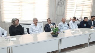 Bakan Tekin depremzede öğretmenle bir araya geldi