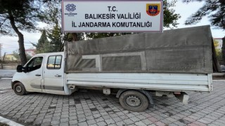 Balıkesirde düzensiz göçmenleri taşıyan 2 şahıs yakalandı