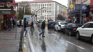 Balıkesirde sağanak yağış etkisini göstermeye başladı