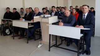 Başkan Oral, Altınovada derse girerek ilçeyi tanıttı