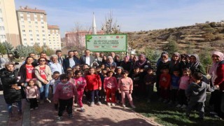 Başkan Savran, öğrenciler ile birlikte fidan dikti