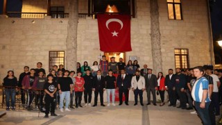 Başkan Yılmaz, gençlere Atatürkü ve Mersini anlattı