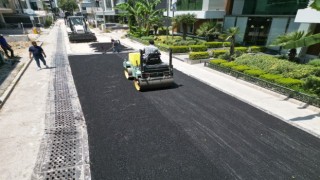 Bayraklıda asfaltlama, kilit parke gibi çalışmalar hız kazandı