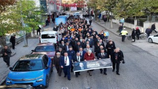 Belediye çalışanları Atasına yürüdü