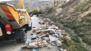 Belediye personeli inisiyatifini kullanarak 350 kilo çöp topladı