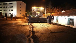 Belediyenin asfalt çalışmaları gece-gündüz devam ediyor