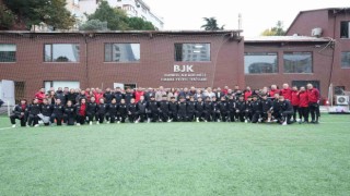Beşiktaş Başkanı Ahmet Nur Çebiden sporculara veda ziyareti
