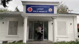 Beşiktaşta akılalmaz uyuşturucu zulası kamerada: Telli düzenekten esrar fışkırdı