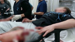 Bıçaklı saldırıya uğrayan 2 arkadaş hastanelik oldu
