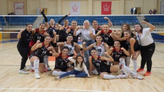 Bilecik derbisinin kazananı Bilecik Belediyesi Voleybol Takımı oldu