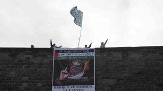 Bitlis Kalesine Kassam Tugayları Sözcüsü Ebu Ubeydenin posteri asıldı