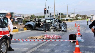 Bodrum - Milas kara yolunda otomobil otobüsün altında kaldı: 1 ölü, 3 yaralı