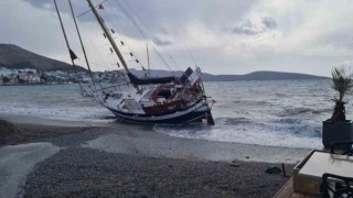Bodrumda düzensiz göçmen teknesi karaya vurdu