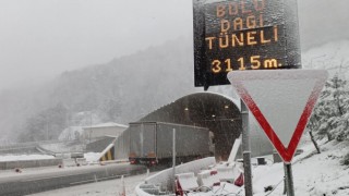 Bolu Dağında yoğun kar yağışı etkili oluyor