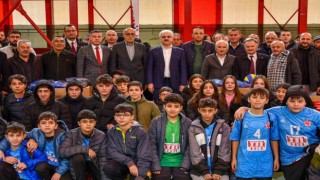 Boluda amatör spor kulüpleri ile sporculara malzeme yardımı yapıldı