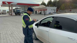 Bolvadinde jandarma ekiplerinden asayiş ve trafik denetimi