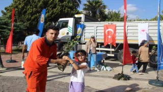 Bozyazıda vatandaşlara ücretsiz fidan dağıtıldı