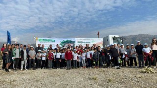 Buharkentte ağaç fidanları toprakla buluştu