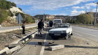 Burdurda kontrolden çıkan otomobil bariyere vurdu: 1 yaralı