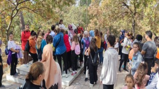 Burhaniyeli öğrenciler Çanakkale Kahramanı Koca Seyiti ziyaret etti