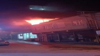 Bursada bir evin çatısı alev alev yandı