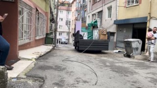 Bursada şiddetli rüzgar hayatı felç etti