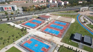 Büyükşehirden millet bahçesine tenis kortu ve plaj voleybolu tesisi