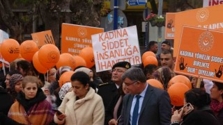 Çankırıda yüzlerce vatandaş kadına yönelik şiddete dur demek için yürüdü