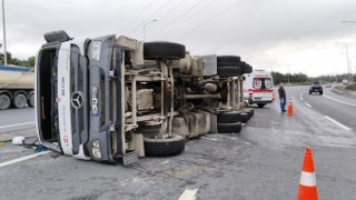 Çekmeköyde beton mikseri devrildi: 1 yaralı