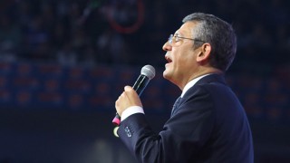 CHP Genel Başkanı Özel: Salondan 130 milletvekilimizle el ele omuz omuza çıkıyorum