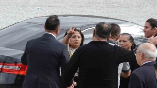 CHP Genel Başkanı Özele ilk gününde protesto: “Kılıçdaroğlu sana ekmek yedirdi”