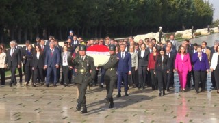 CHP Genel Başkanı Özgür Özel, Anıtkabiri ziyaret etti