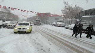 Çıldır B-beyaz gelinliğini giydi