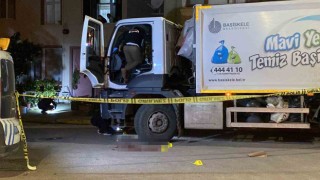 Çöp kamyonundan indirip bacaklarından vurdu