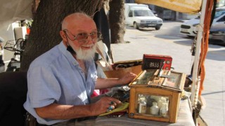 Çorumda 40 yıldır aynı yerde tezgah açıyor
