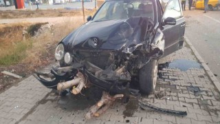 Çorumda iki otomobil çarpıştı: 3 yaralı