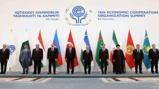 Cumhurbaşkanı Erdoğan, Ekonomik İşbirliği Teşkilatı aile fotoğrafı çekimine katıldı