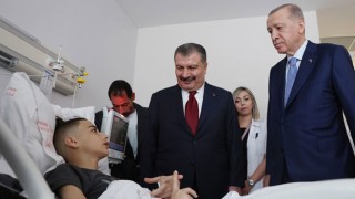 Cumhurbaşkanı Erdoğan, Filistinli Kanser Hastalarını Ziyaret Etti