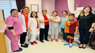 Cumhuriyet bebeğine ziyaret