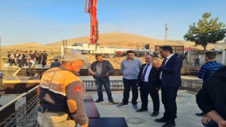Yerinde dönüşüm hayata geçiyor: Depremzede ailenin ev temeli atıldı